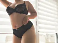 CurvyElla