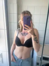 Hot.Blondiiie95